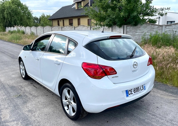 Opel Astra cena 21800 przebieg: 192000, rok produkcji 2012 z Kłecko małe 37